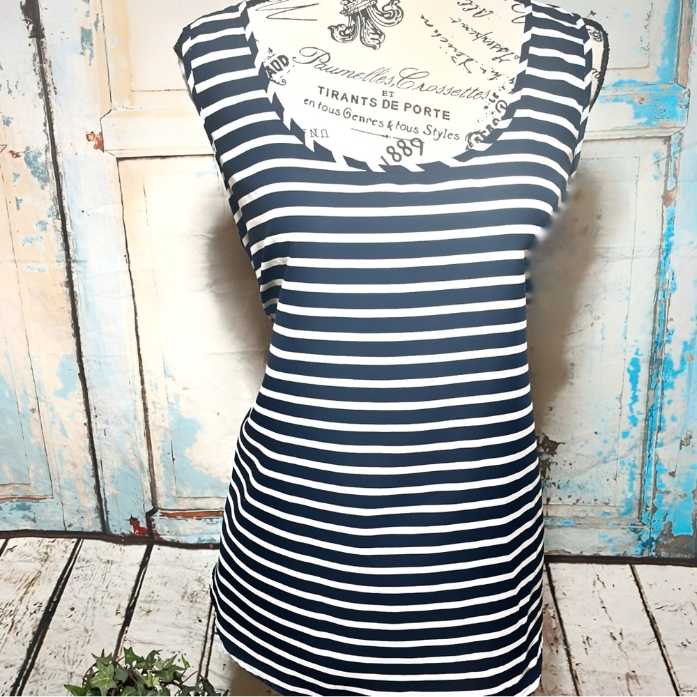 ⭐️3 for  $11 ⭐️ 5 for $15⭐️ Women's Faded Glory sleeveless top